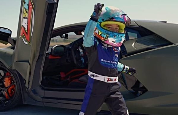 Δείτε έναν 5χρονο να πιάνει 312 km/h στο τιμόνι μιας Lamborghini Revuelto