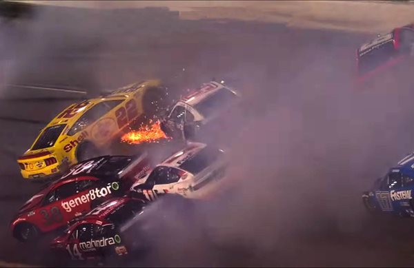 NASCAR: Απίστευτη καραμπόλα 23 αυτοκινήτων στην Daytona