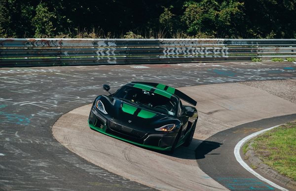 To Rimac Nevera συνέτριψε το ρεκόρ ηλεκτρικών στο Nurburgring