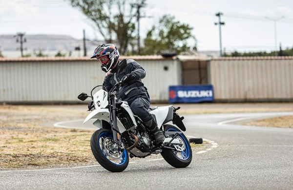 Πρώτες εντυπώσεις από τα νέα Suzuki DR-Z4S και DR-Z4SM