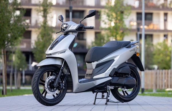 Ακόμα ένα προσιτό scooter 125 προστέθηκε στη γκάμα της UM