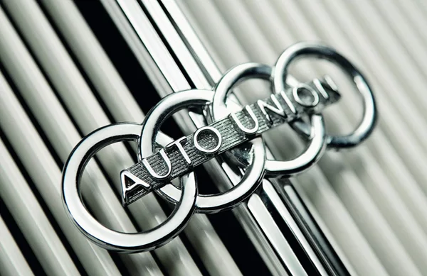 5 σήματα εταιρειών αυτοκινήτων που έχουν κρυφά μηνύματα