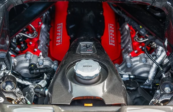 H Ferrari Elettrica έρχεται αλλά υπάρχουν ευχάριστα νέα για τους φαν των θερμικών