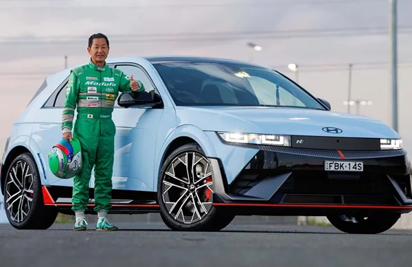 Video: Ο βασιλιάς του drift οδηγεί το Ioniq 5 N στην πίστα και κάνει διάγνωση