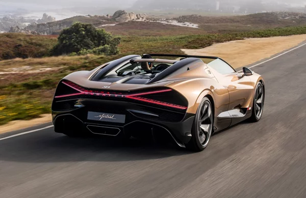 12 νέες φωτογραφίες της W16 Mistral, της τελευταίας Bugatti με τον κινητήρα-αριστούργημα