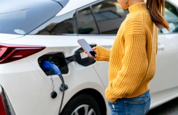 Η απλή κίνηση που θα αυξήσει τις πωλήσεις των ηλεκτρικών αυτοκινήτων