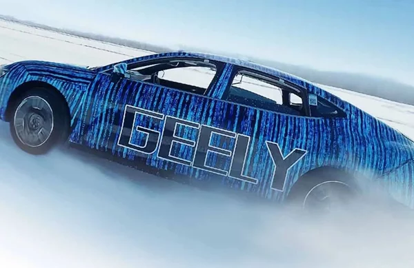 Για ποιο λόγο η Geely παρουσίασε αυτόνομο drift