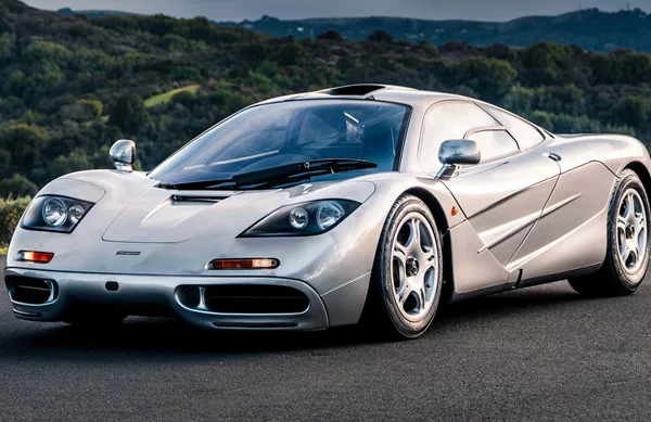 Αυτή η McLaren F1 είναι έτοιμη να σπάσει ρεκόρ αλλά όχι στην πίστα