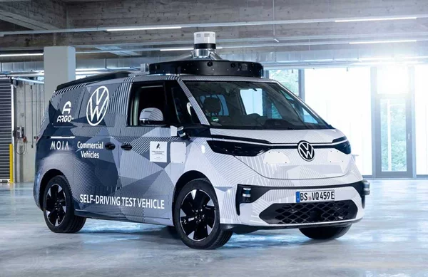 Το robotaxi ID. Buzz της VW ξεκινά δοκιμές με επιβάτες