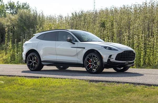 Δείτε πόσο έπεσε η τιμή μιας Aston Martin DBX 707 μετά από μόλις έναν χρόνο