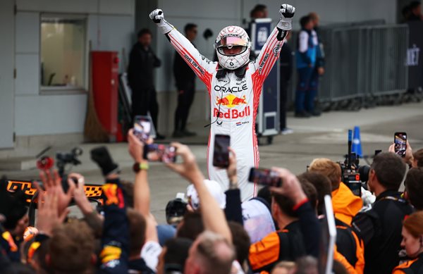 F1 GP Ιαπωνίας: Άνετη νίκη Max Verstappen και Red Bull