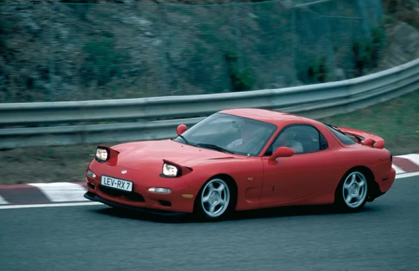 Mazda RX-7: Το μοντέλο συνώνυμο του περιστροφικού κινητήρα