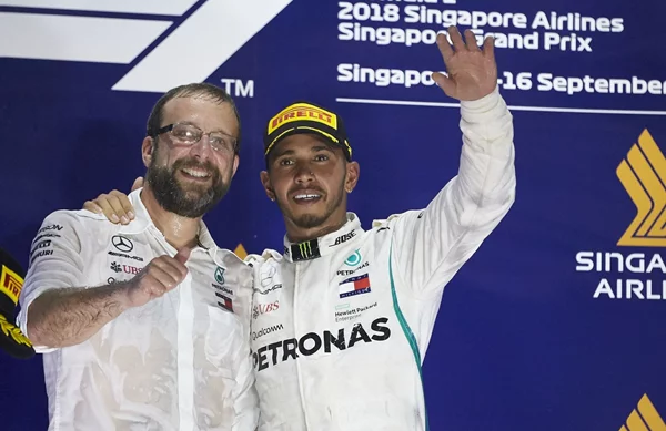 F1: Κίνηση ματ της Ferrari, ανακοίνωσε τον άνθρωπο που χάρισε 6 τίτλους στον Hamilton