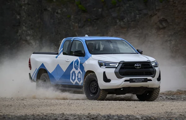 Αυτό είναι το Toyota Hilux με υδρογόνο και 600 χλμ. αυτονομίας (εικόνες, video)