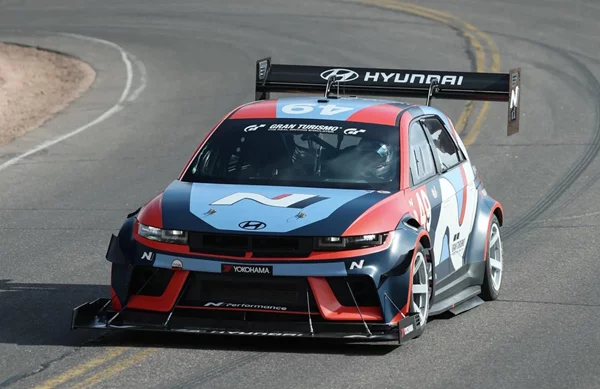 Δες το Hyundai Ioniq 5 N να κάνει ρεκόρ στο Pikes Peak (video)
