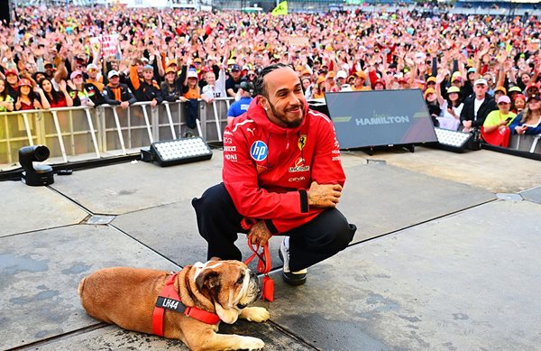 Το δράμα του Lewis Hamilton-δύσκολες ώρες για τον Roscoe