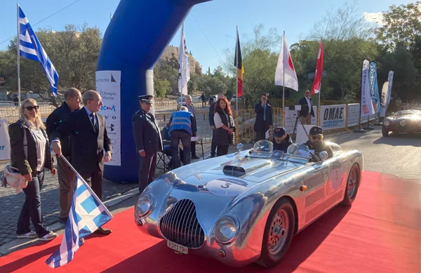 Ιστορική εκκίνηση από την Ακρόπολη για το 1000 Miglia Experience Greece