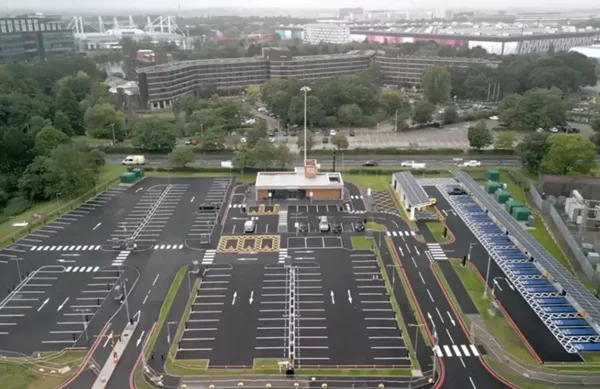 Πετρελαϊκή κολοσσός άνοιξε σταθμό με 180 φορτιστές ηλεκτρικών οχημάτων