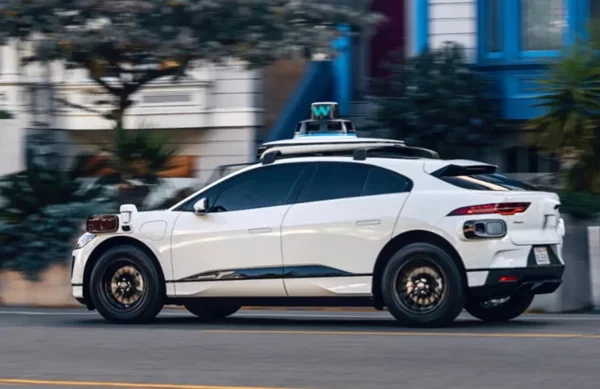 Η εταιρεία robotaxi που κατάφερε αυτό που δεν μπορεί η Tesla