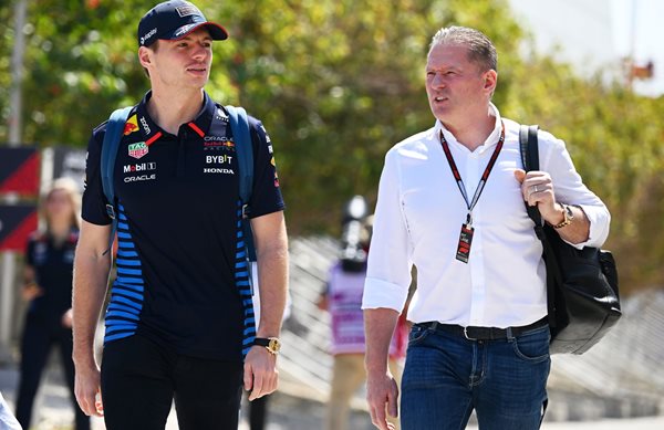 Γιατί ο μπαμπάς Verstappen δείχνει την έξοδο στον επικεφαλής της Red Bull