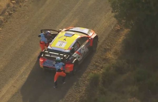 ΕΚΟ Ράλλυ Ακρόπολις 2024: Ο Tanak άλλαξε δύο λάστιχα μέσα στην ειδική (video)