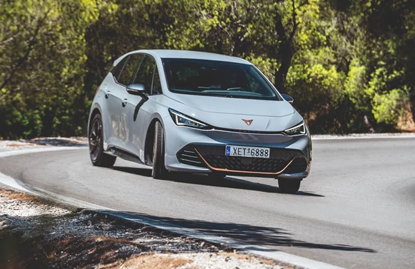 Με νέες μειωμένες τιμές διατίθεται το ηλεκτρικό Cupra Born