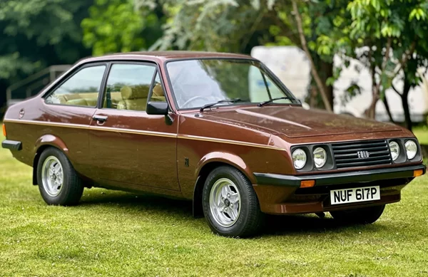 Στο σφυρί αυτό το ξεχωριστό Ford Escort RS2000