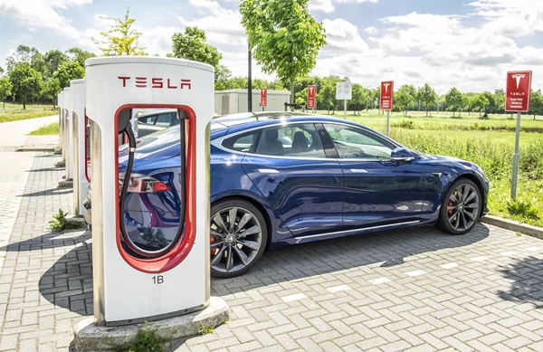 Πώς η Tesla θα αποτρέψει τους βανδαλισμούς στο δίκτυο Superchargers