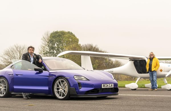 Μια εντυπωσιακή κόντρα από τα παλιά σε ηλεκτρική εκδοχή (video)