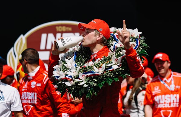 Ο αγώνας που ο νικητής επιβάλλεται να πιεί γάλα αντί για σαμπάνια