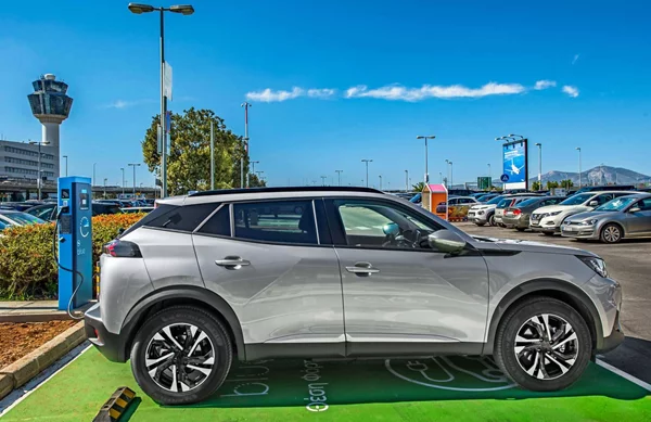 Νέα εφαρμογή για το δίκτυο φορτιστών ηλεκτρικών της ΔΕΗ blue