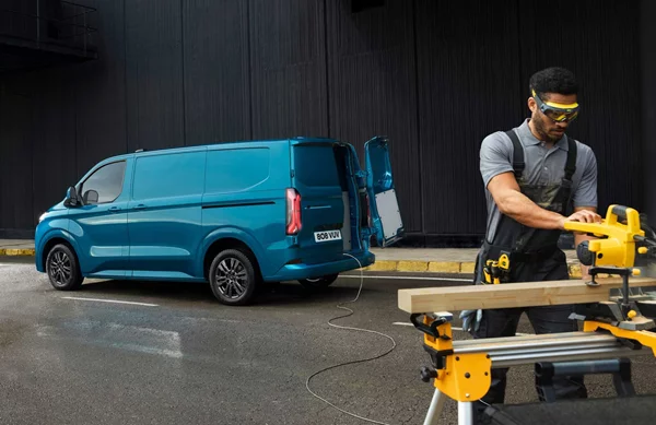 Το πιο δημοφιλές van ενός τόνου της Ευρώπης απέκτησε ηλεκτρική έκδοση