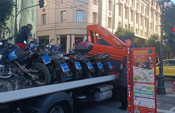 Δεκάδες κλήσεις και κατασχέσεις οχημάτων από τον Δήμο Αθηναίων
