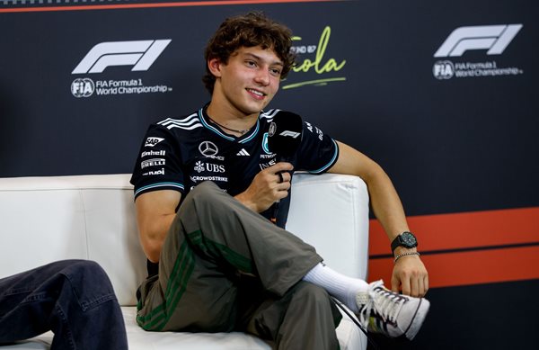 F1: Ο Kimi Antonelli οργάνωσε εκδρομή στην Ίμολα για όλη την τάξη του στο σχολείο