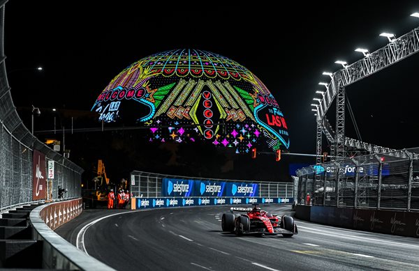 F1 Las Vegas GP: Φιάσκο στα ελεύθερα δοκιμαστικά λόγω φρεατίου