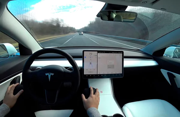 Γιατί δεν επηρεάζει τα Tesla στην Ευρώπη η πρόσφατη ανάκληση