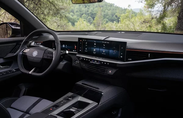 Ο νέος παίκτης του Ολυμπιακού παρουσιάστηκε μαζί με το αυτοκίνητό του