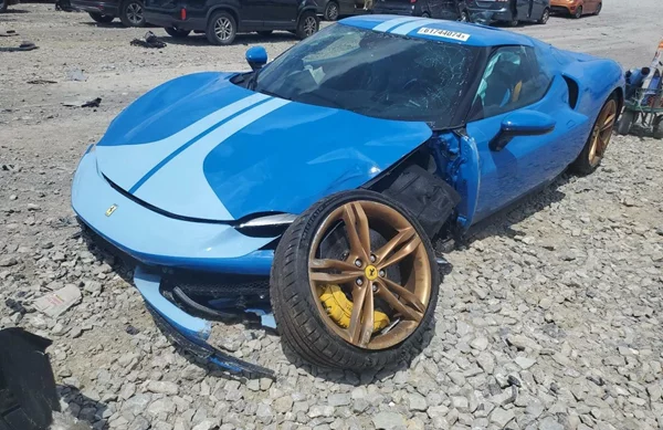 Ευκαιρίες: Στο σφυρί τρακαρισμένη Ferrari 296 και καμμένο Cybertruck