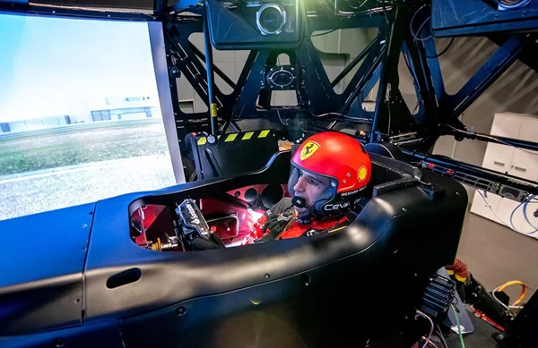 Μπήκαμε στον προσομοιωτή Formula 1 της Ferrari (+video)