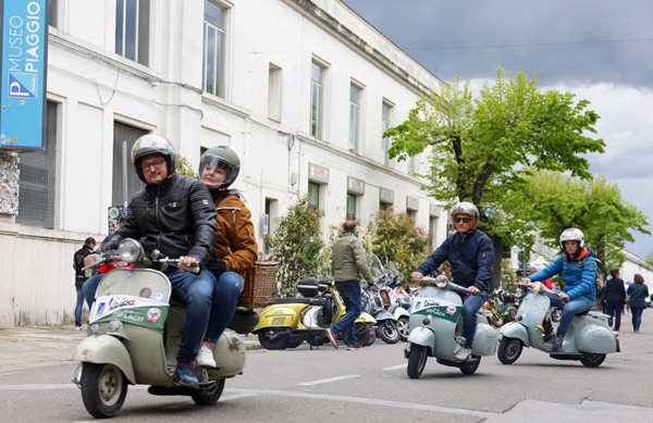 Vespa World Days 2024: Ξεκίνησαν οι εκδηλώσεις εορτασμού 140 χρόνων από την ίδρυση της Piaggio