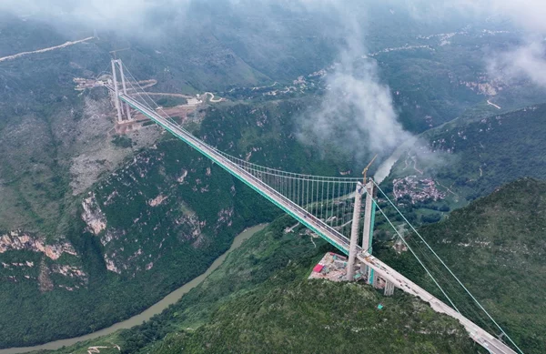 Αυτή είναι η ψηλότερη γέφυρα στον πλανήτη-ένα κατασκευαστικό θαύμα (video)