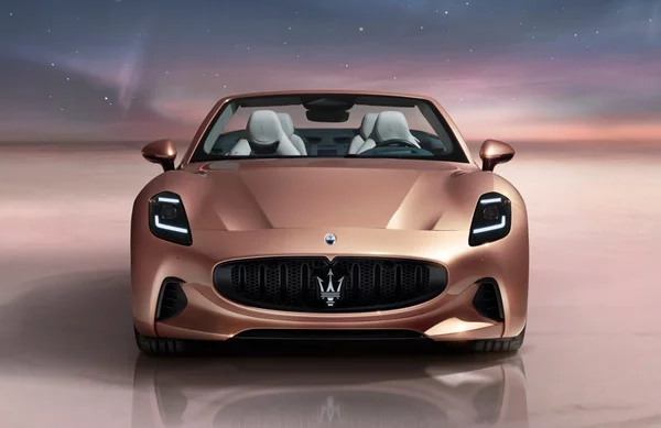 Πόσο πιο φθηνή είναι η ηλεκτρική Maserati GranCabrio από την συμβατική
