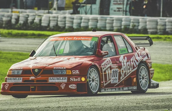 Θρυλική και σπάνια Alfa Romeo εμφανίστηκε στα Μέγαρα και μάγεψε