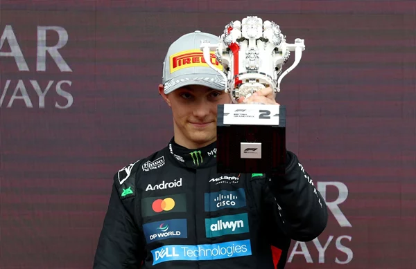 Δείτε τα απίθανα κύπελλα της F1 φτιαγμένα από LEGO