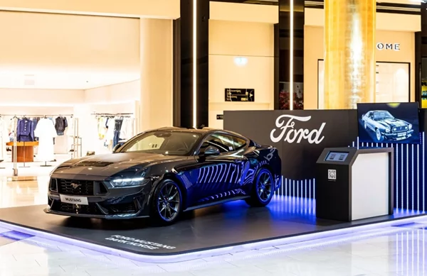 Πώς θα δείτε από κοντά στην Αθήνα την απίθανη Ford Mustang Dark Horse