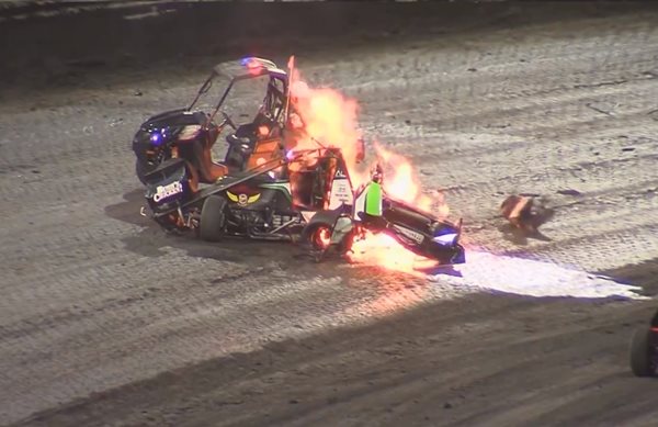 Δραματικές στιγμές οδηγού σε αγώνα αυτοκινήτων-Δείτε το συγκλονιστικό video