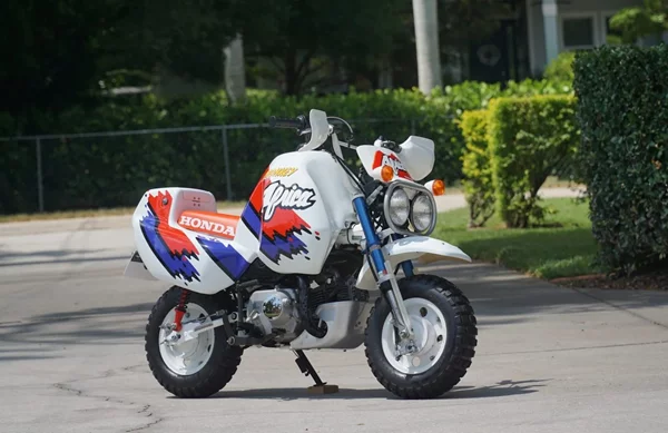 Υπέροχος "Μπόμπος" της Honda πουλήθηκε πάνω από 15.000 ευρώ