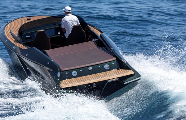 Το Porsche 850 Fantom της Frauscher έκανε ρεκόρ ταχύτητας