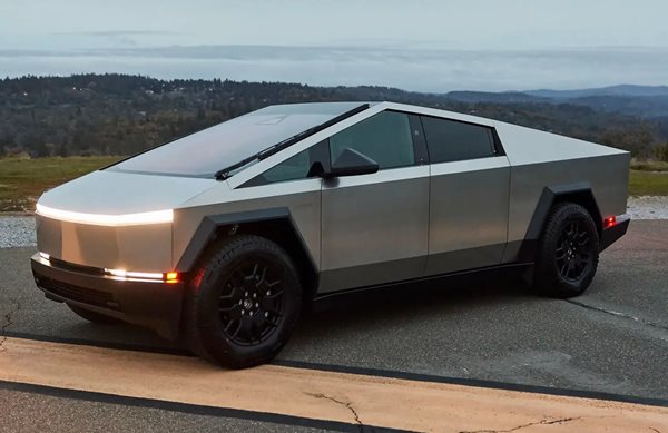 Πώς το Tesla Cybertruck έσωσε οδηγό από κατολίσθηση (video)