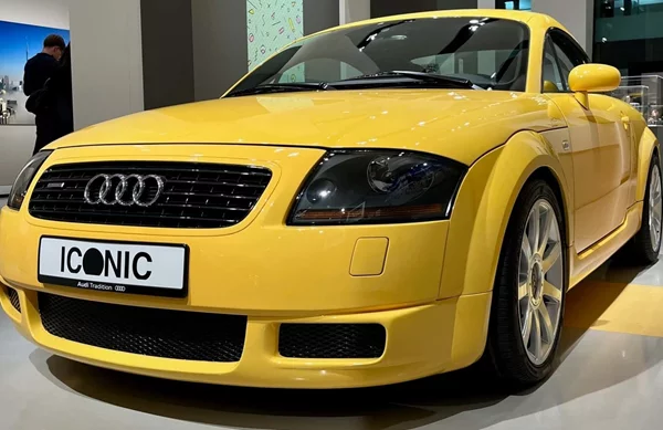 Κάτω από το αμάξωμα αυτού του Audi TT κρύβεται ένα RS4